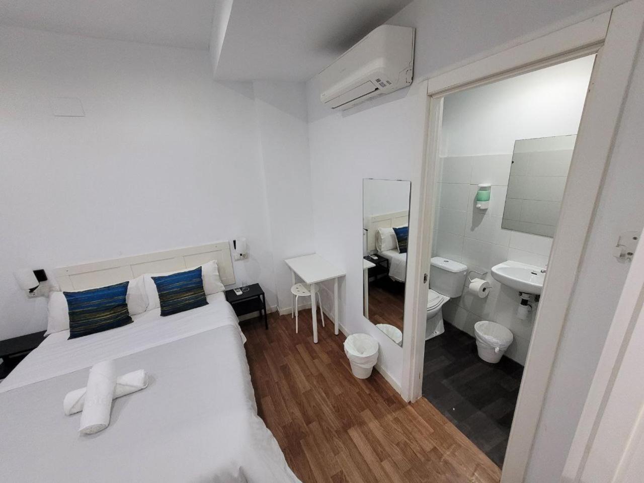 Ayz Frailes - Auto Check-In Property (Adults Only) Málaga Eksteriør billede